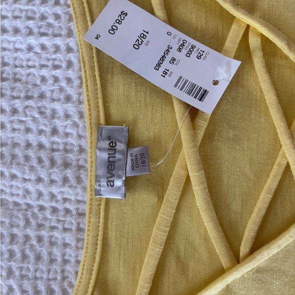 Avenue Yellow V-Neck Chemise - Picture 4 of 5